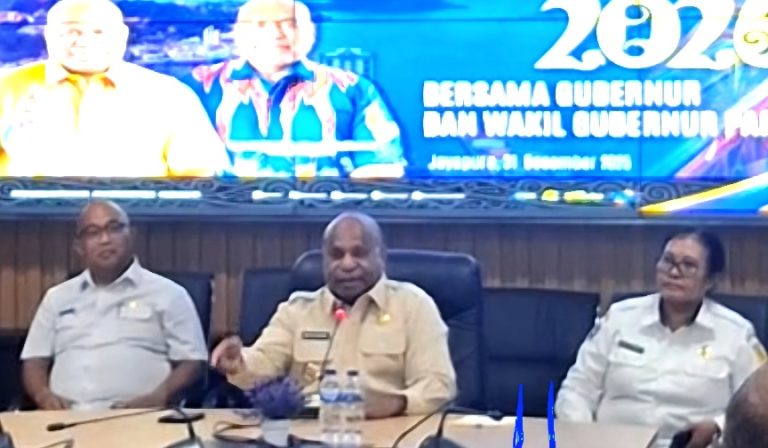 Gubernur Papua, Mathius D. Fakhiri saat menyampaikan refleksi akhir Tahun 2025, Rabu (31/12/25)