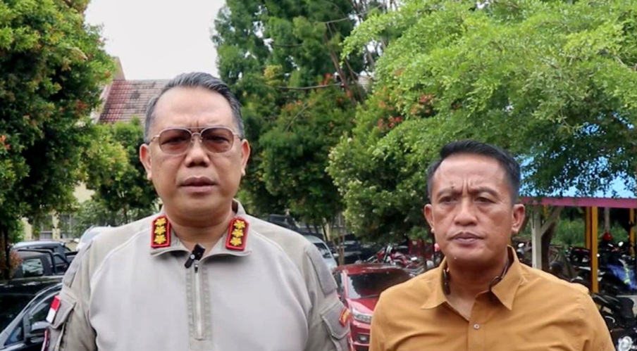 Kasatgas Humas Ops Damai Cartenz 2026, Kombes Pol. Yusuf Sutejo, S.I.K., M.T., saat memberi keterangan pers, Senin (16/2)